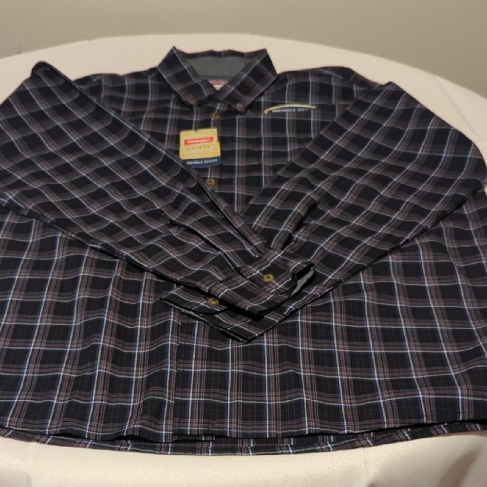 Wrangler Blue and White Casual Button Down Shirt